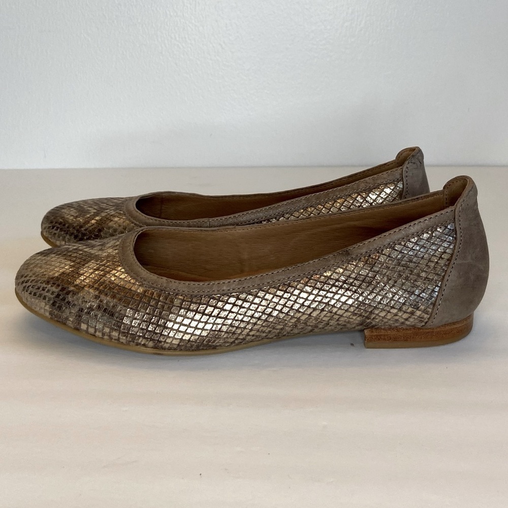 Sofft Women's Metallic Bronze Gold Slip On Shoes Size 7.5 Snake Print Leather